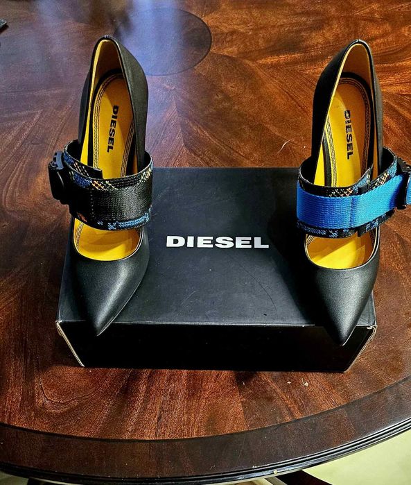 DIESEL дамски черни официални обувки на ток.