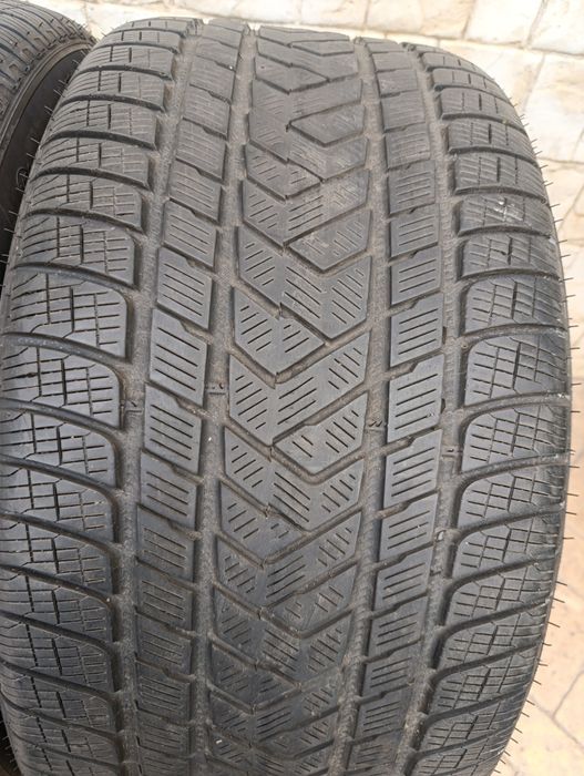 Зимни гуми Pirelli 325/40/22 dot 4822 GLS