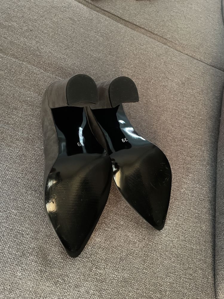 Pantofi gri cu toc