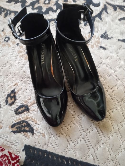 Oyoq kiyim sotiladi holati yaxshi