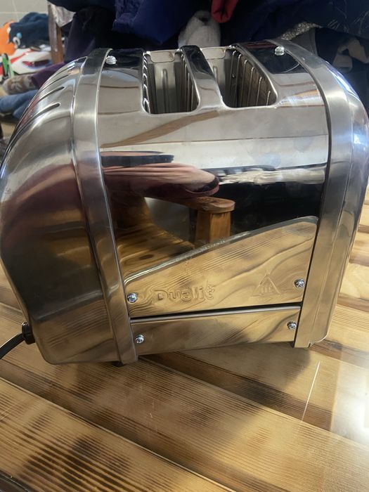 Чисто нова тостер машина Dualit