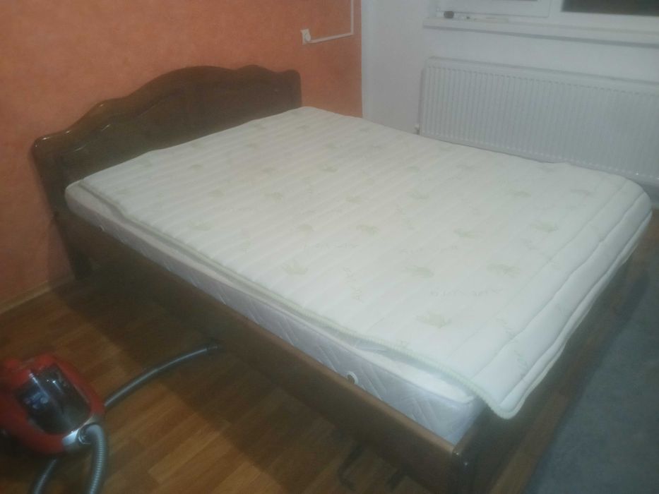 Продавам спалня  от масивно дърво