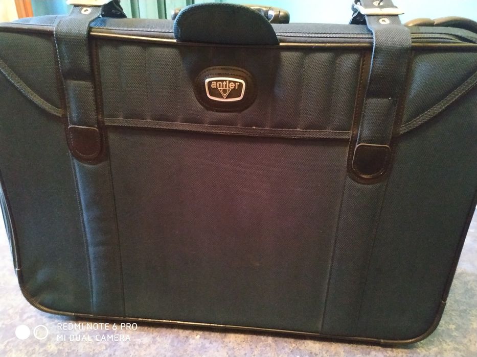 Продаю большой чемодан.