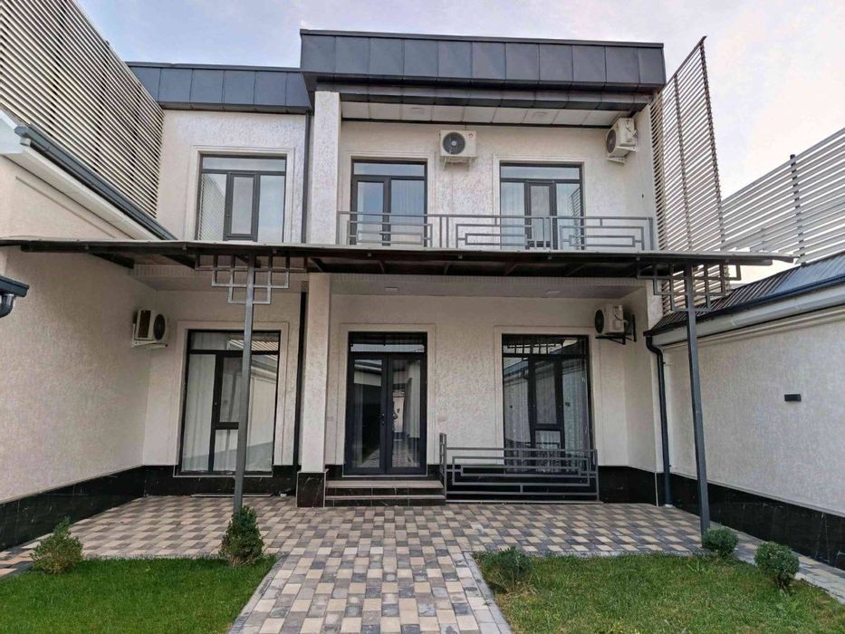 Продается дом  4 сотки в 3 уровня с ремонтом отличная локация