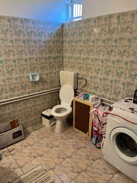 Vand casa cu dependinte si livada in comuna Gura Teghii, la DJ 203k