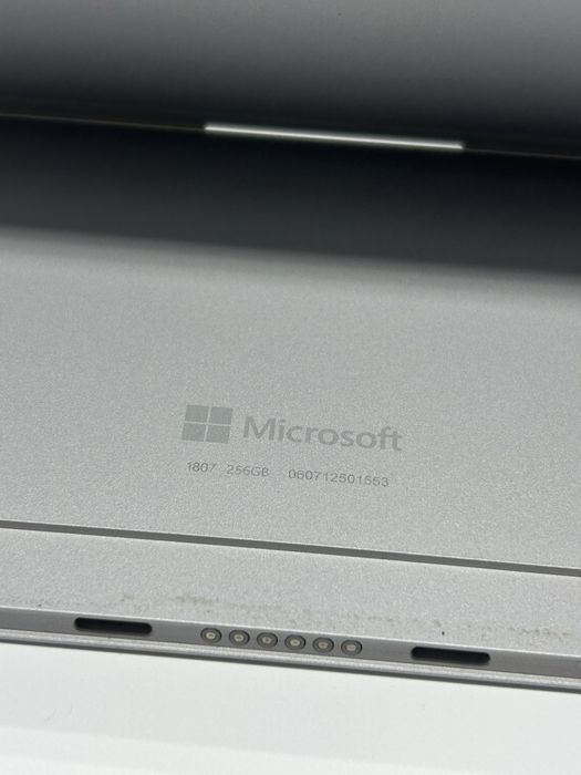 Tablet Microsoft Surface PRO 5 - 1807 - Sticla Crapata -i5 - 256Gb SSD