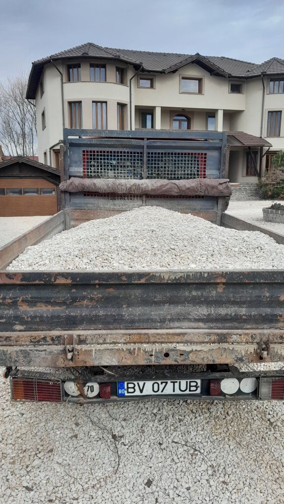 Transport Nisip mărgăritar piatra pământ etc ieftin.