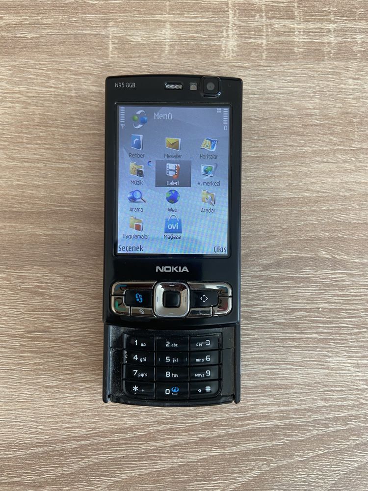 Nokia N 95 перфектно работещ. 8 гигабайта памет.