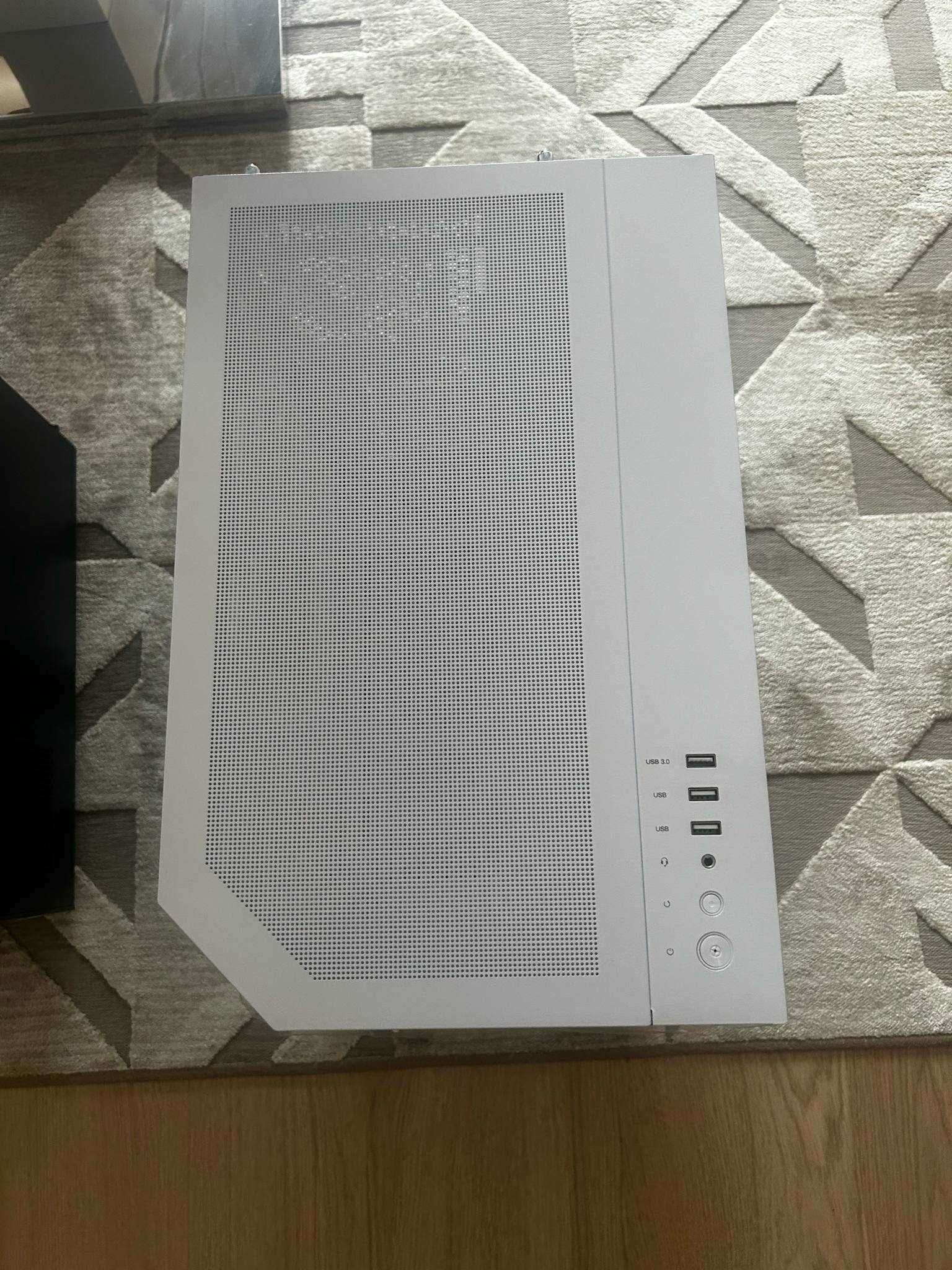 Продавам PC кутия тип "Fishtank" – Бяла (400 лв)
