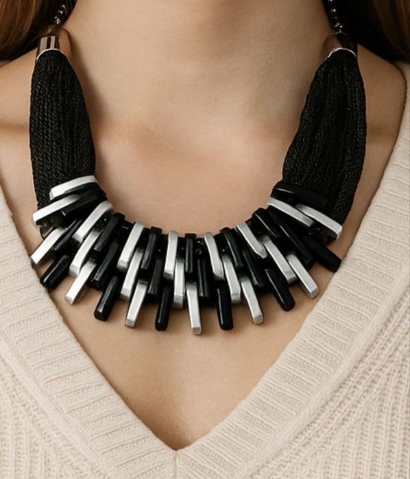 Колье в отличном состоянии .