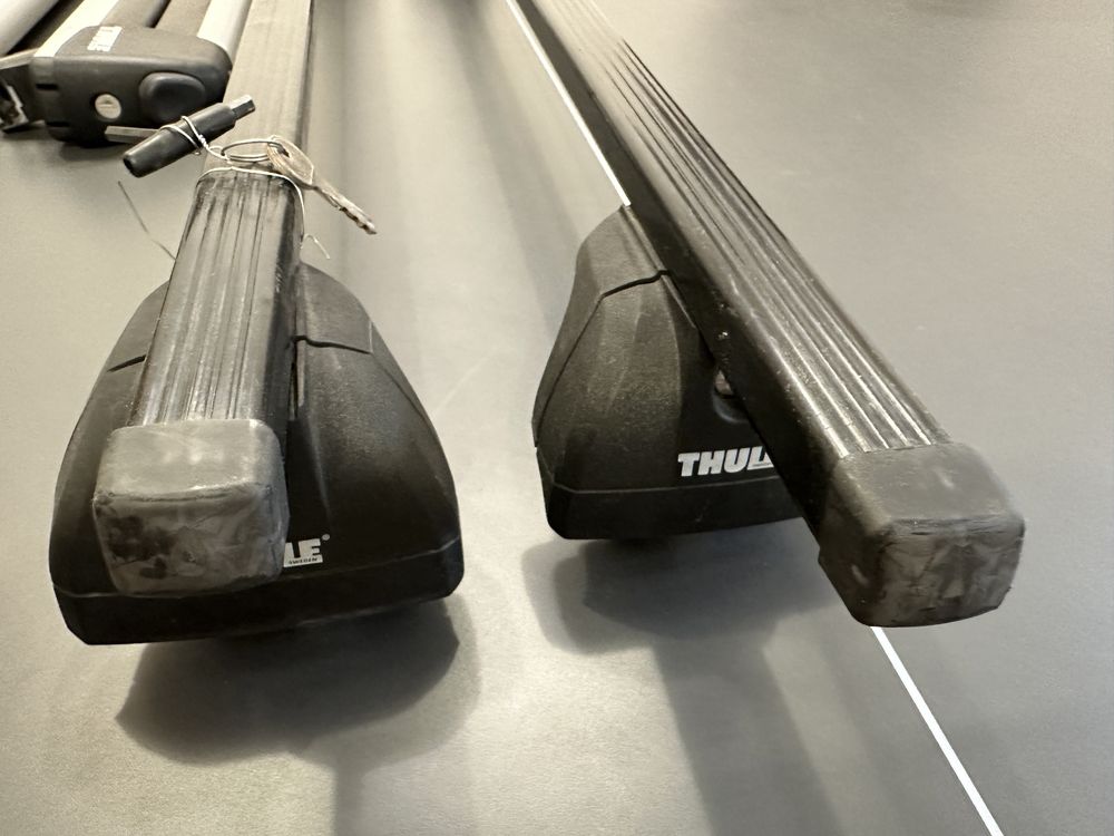 Bare transversale cu suport 4 perechi schiuri THULE