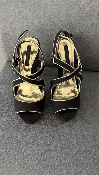 Lacoste на цветя платнени, черни стилни сандали