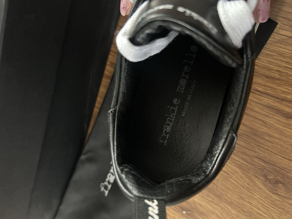 Продавам сникърси естествена кожа frankie morello