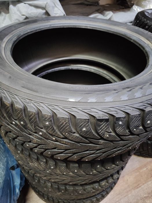 Комплект резины Yokohama 20 размер 235 55 шипы