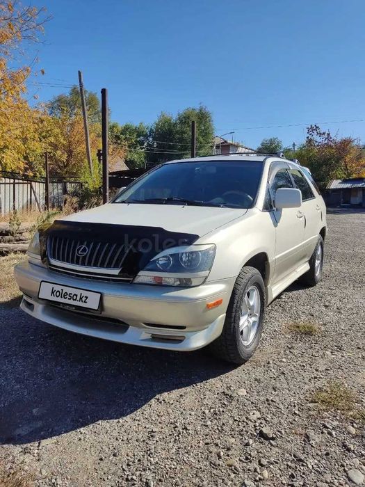 Автомобиль Lexus RX 300