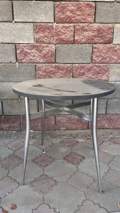 Стол круглый в хорошем состоянии