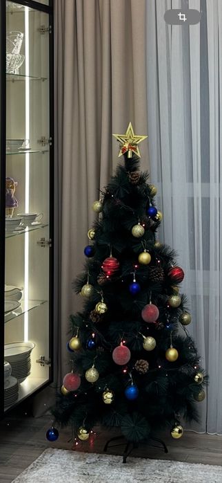 Елка новогодняя 130 см (140 см общая длина с ножками)