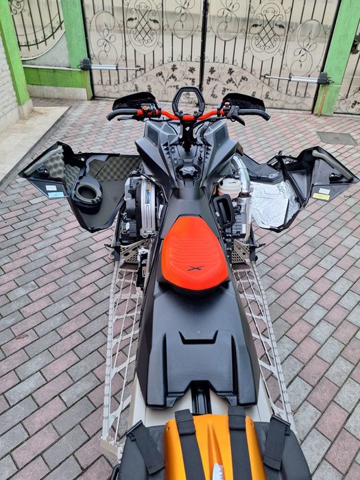 Snowmobil Ski Doo Summit X Turbo 114 mile