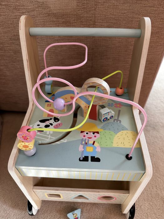 Дървена проходилка с активности