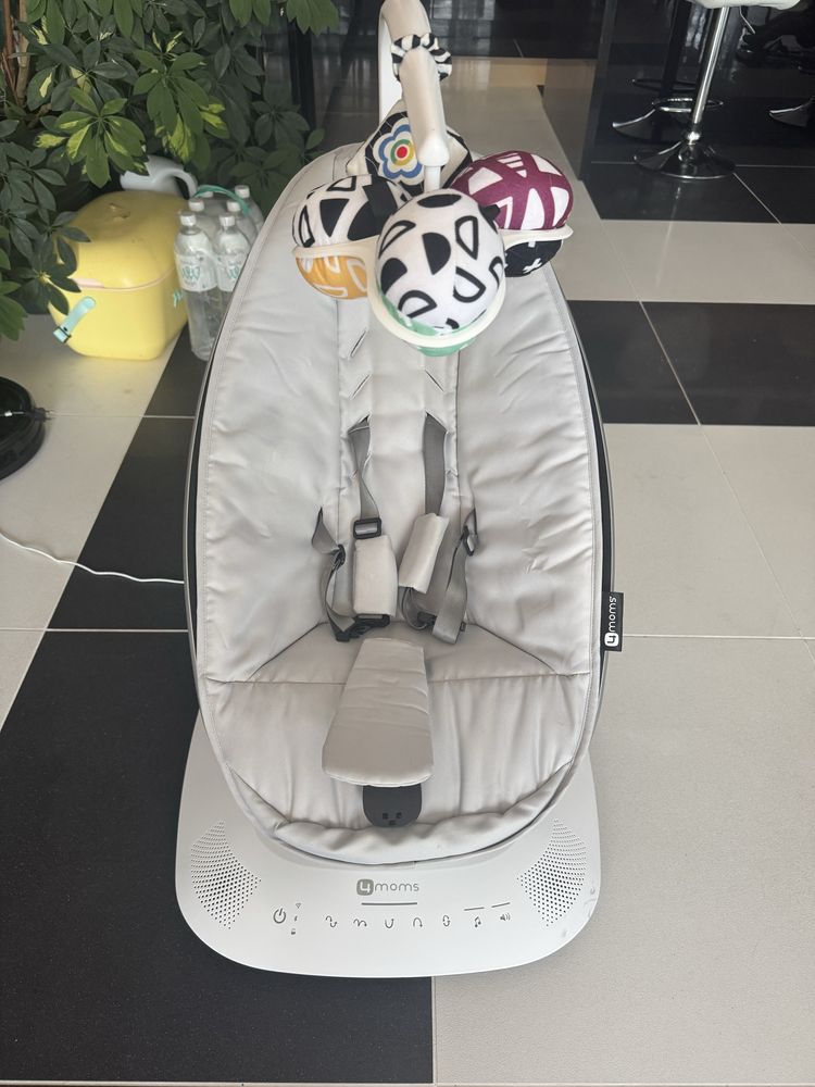 Продавам люлка шезлонг MamaRoo 5.0
