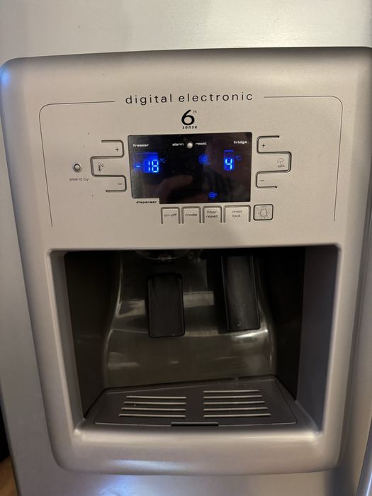 Combina Frigorifica Whirlpool side by side functionala