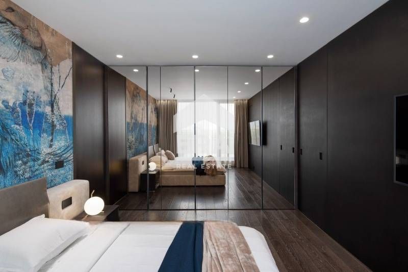 Дизайнерски пентхаус с просторна тераса и гледка към планина Витоша