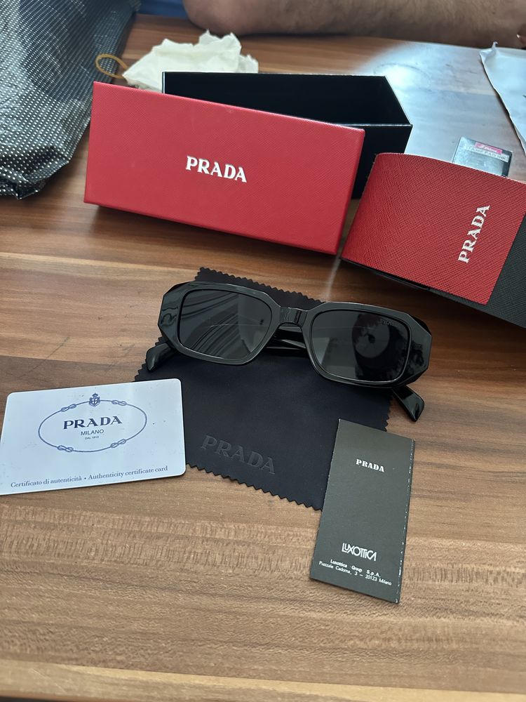 Ochelari de soare prada