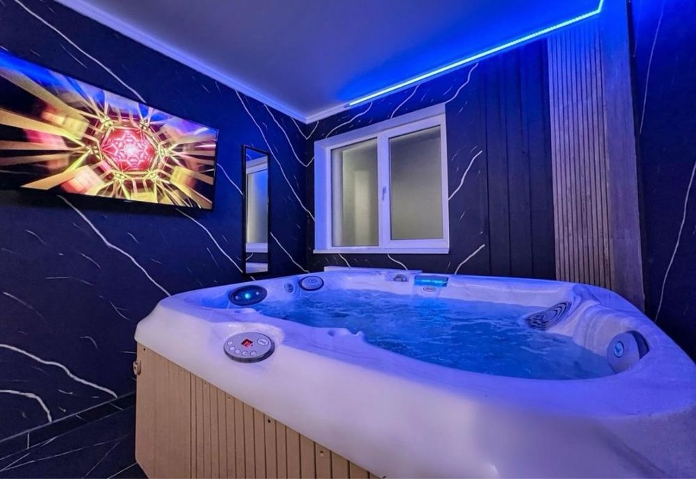 Cazare Apartament de Lux cu Jacuzzi Privat Central Regim-Hotelier