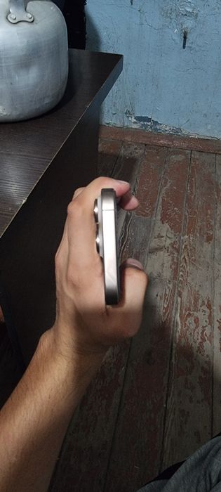 IPhone 16pro gold