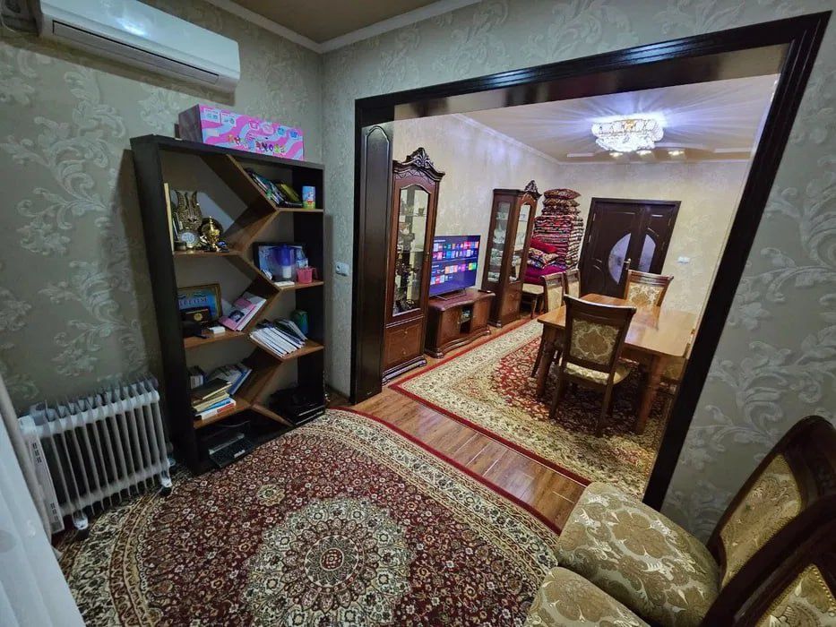 Продается 3-комнатная квартира в Юнусабадском районе, 19 квартал!