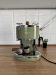 De vanzare aparat de cafea DELONGHI
