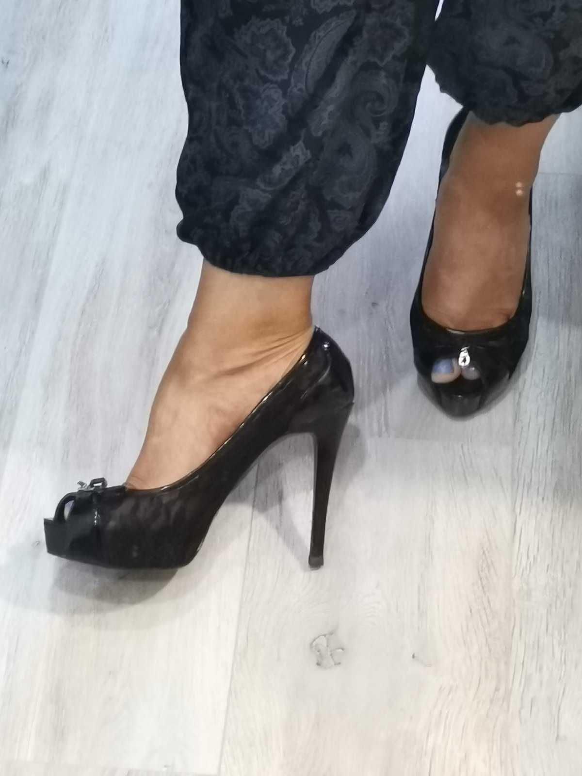 Дамски официални обувки GUESS