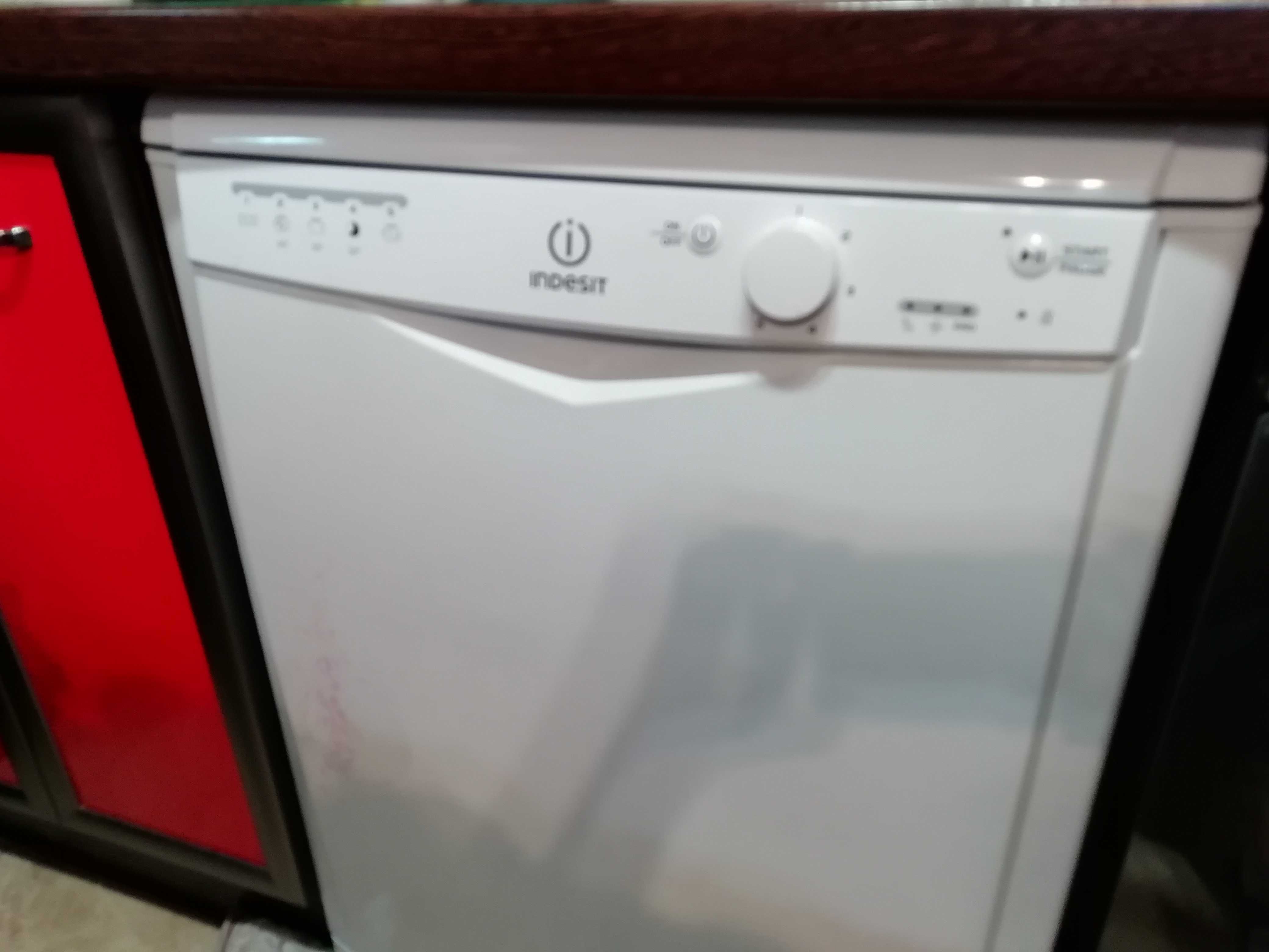 Съдомиялна свободностояща INDESIT DFG-15810 EU, може бартер за шевна