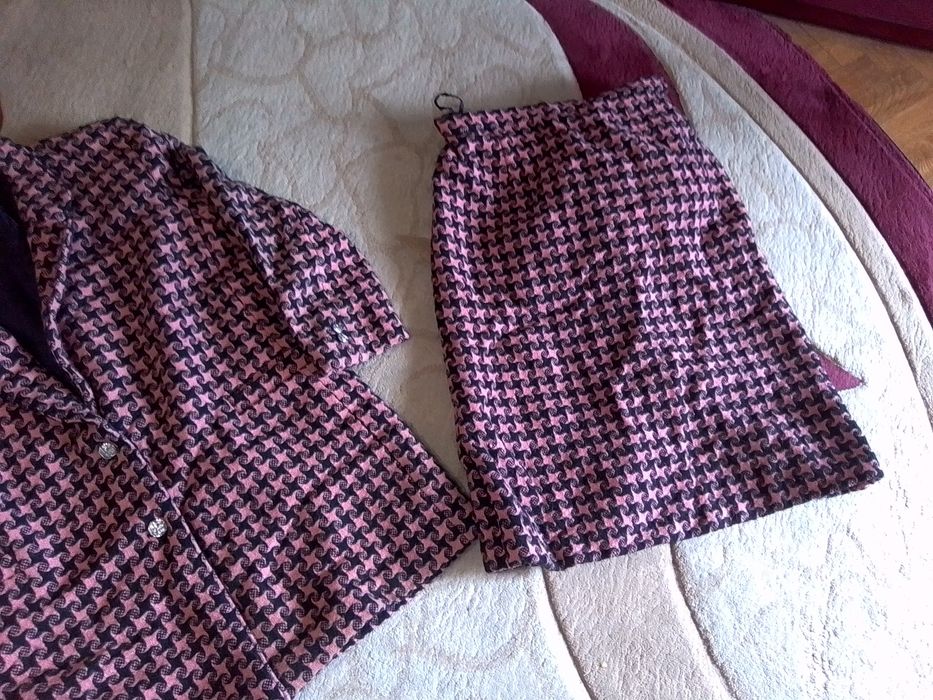 Costum de lana marime 42