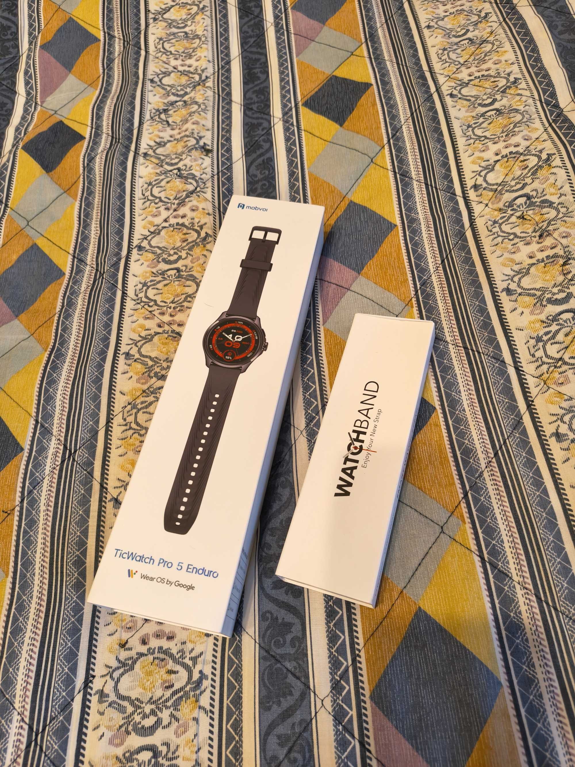 Смарт часовник Ticwatch Pro 5 Enduro
