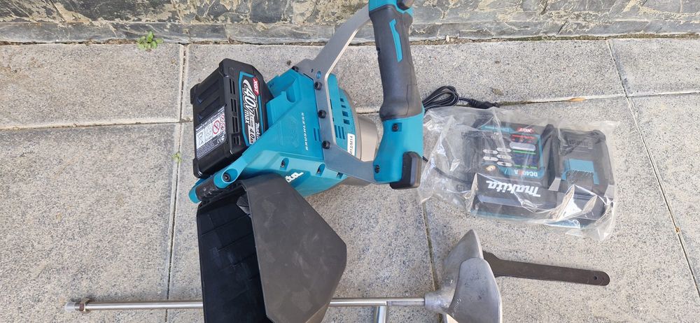Makita malaxor pe acumulator de 40 V
