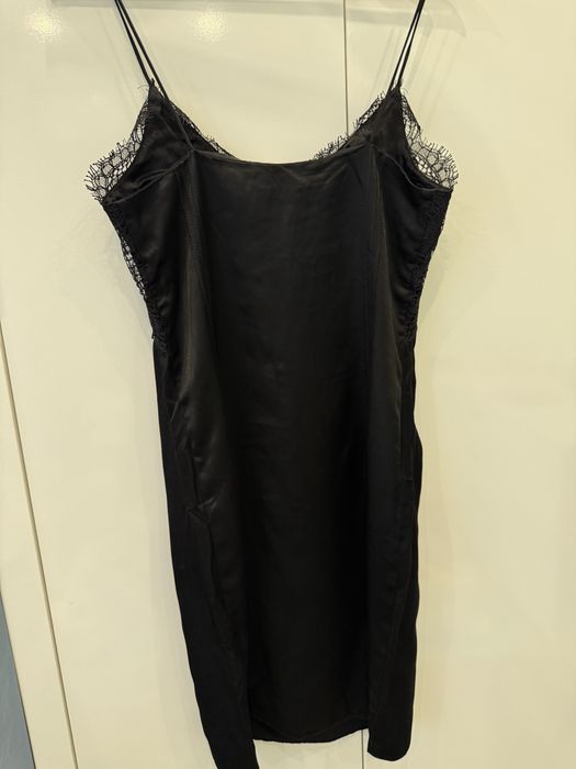 Сатенена дамска рокля ZARA XS – чисто нова с етикет