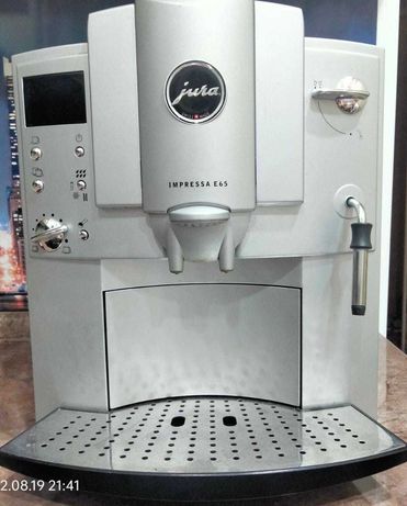 Продаётся кофе машина Jura "Impressa Е65
