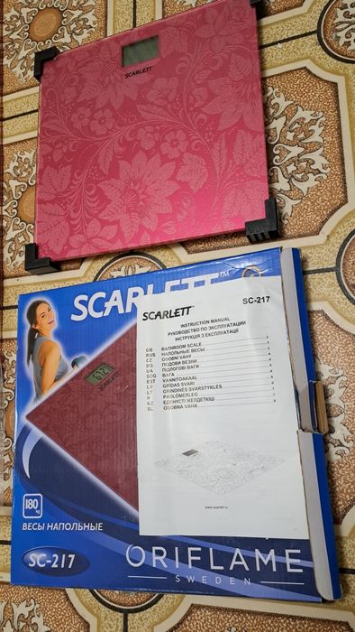 Весы напольные  фирменные.