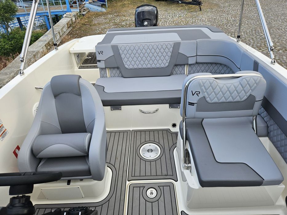 Barca bowrider BAYLINER VR5 noua cu motor Mercury 150CP si peridoc