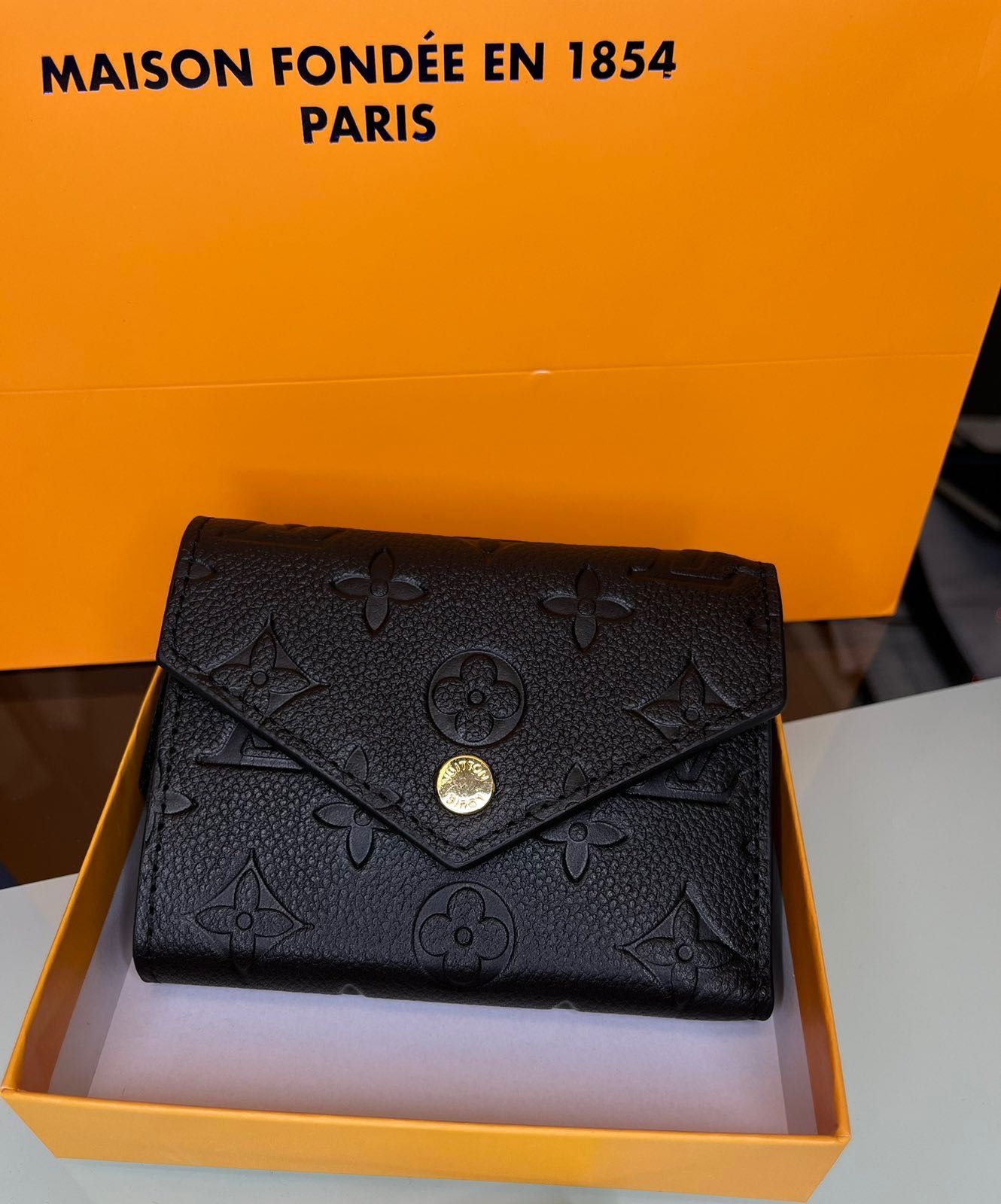 Промо: Louis Vuitton-Оригинално чисто ново сгъваемо дамско портмоне