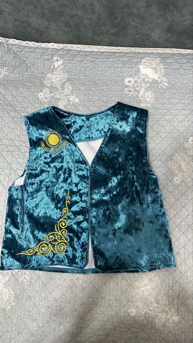 Продам нац жилетку в идеальном состоянии для мальчика или девочки