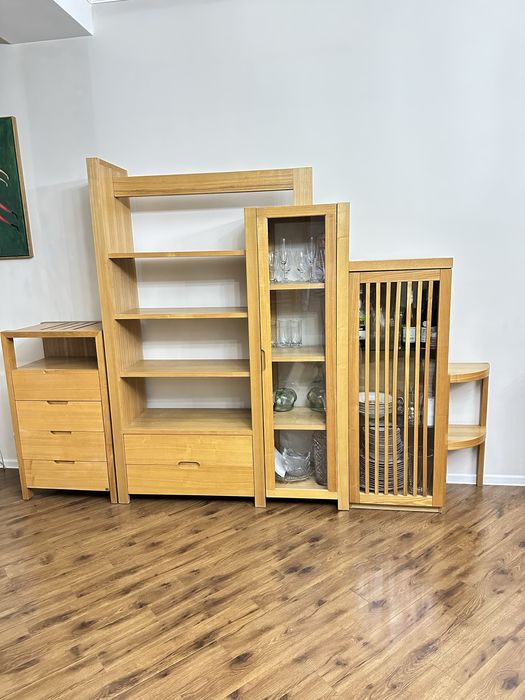 Продам стенку, деревянная, компактная,