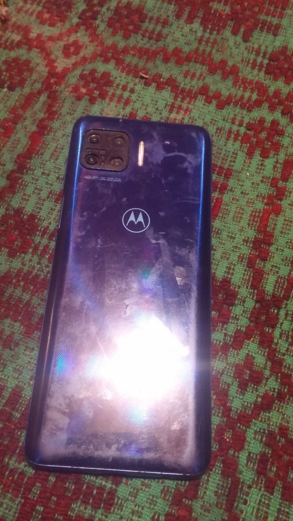 Vând Motorola g 5 g plus este fisurat