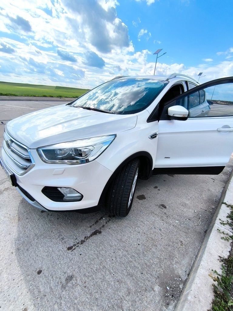 Vând Ford Kuga 180cp