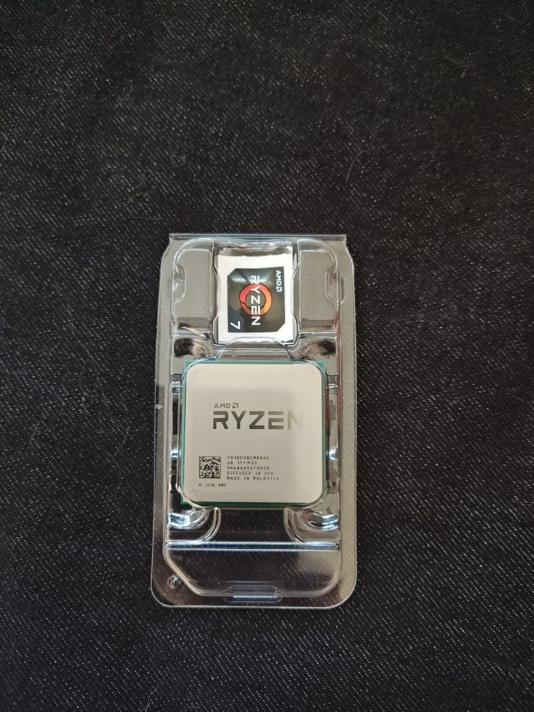 AMD Ryzen 7 1800X – procesor 8‑core / 16‑thread, performanță solidă