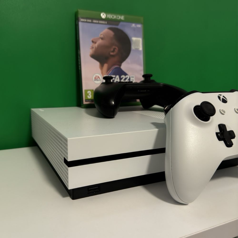 Xbox One S 1TB | 2 controllere + FIFA 22
