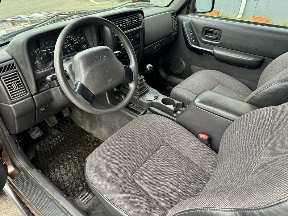 Jeep Cherokee XJ / Sport / 2 usi / 4x4 / Off Road