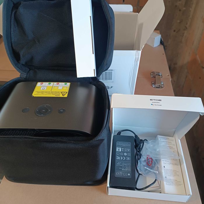 Proiector FHD, 1080P ETOE E3 Pro, Android, 600ANSI, 4K + SUPORT - NOU