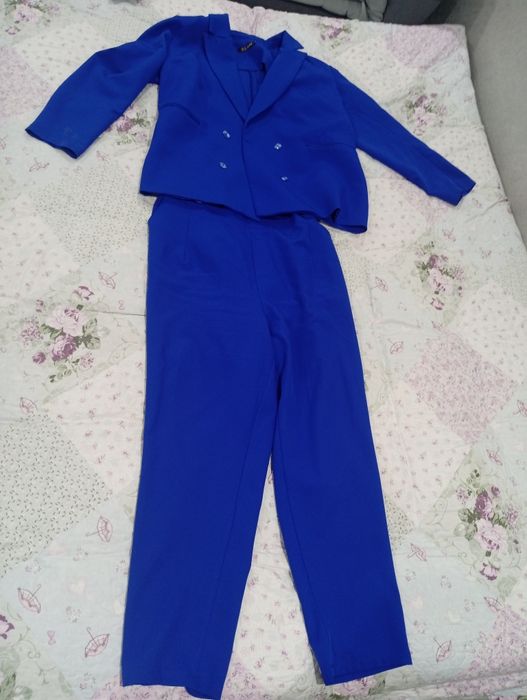 Продам брючный кастюм в отличном состоянии 56. Размер. За 15000